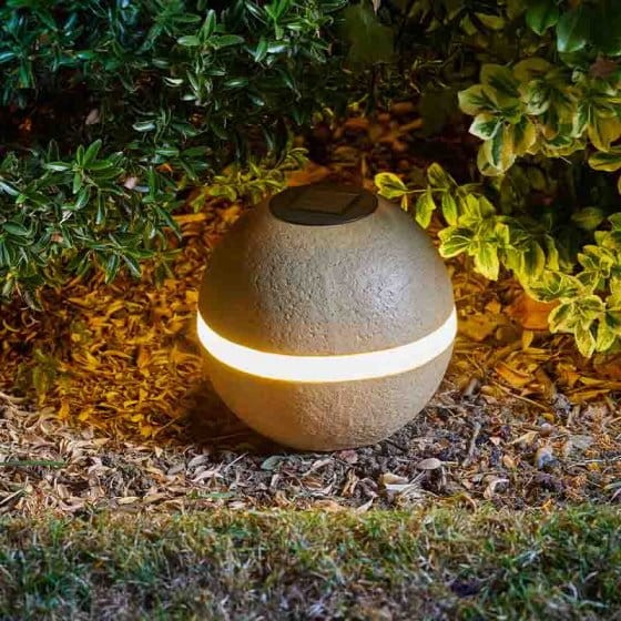 Lampa solarna - kula z piaskowca