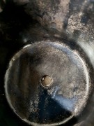 Doniczka Ozdobna - Jeżyk - otwów odwadniający z możliwością jego zamknięcia.