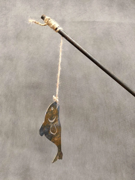 Ozdoba Ogrodowa Rdzą Malowana - Wędkarz z rybką