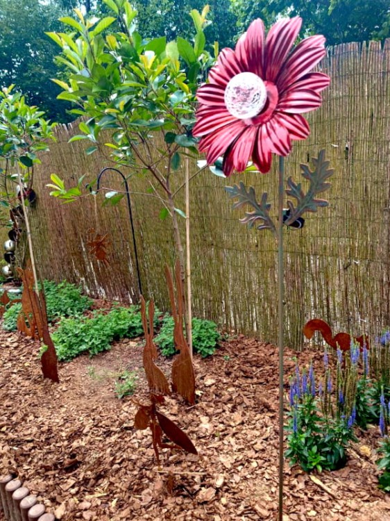 Kwiat Solarny - Czerwona Stokrotka, Ozdoba Ogrodowa, Lampa Solarna