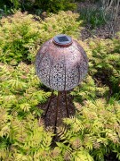 Ażurowy Lampion Solarny na Trójnogu