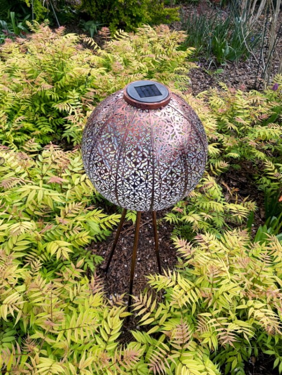 Ażurowy Lampion Solarny na Trójnogu