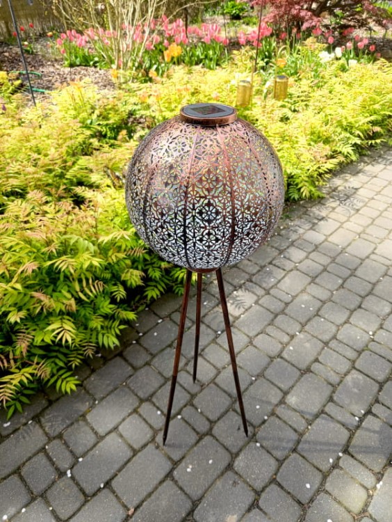 Ażurowy Lampion Solarny na Trójnogu