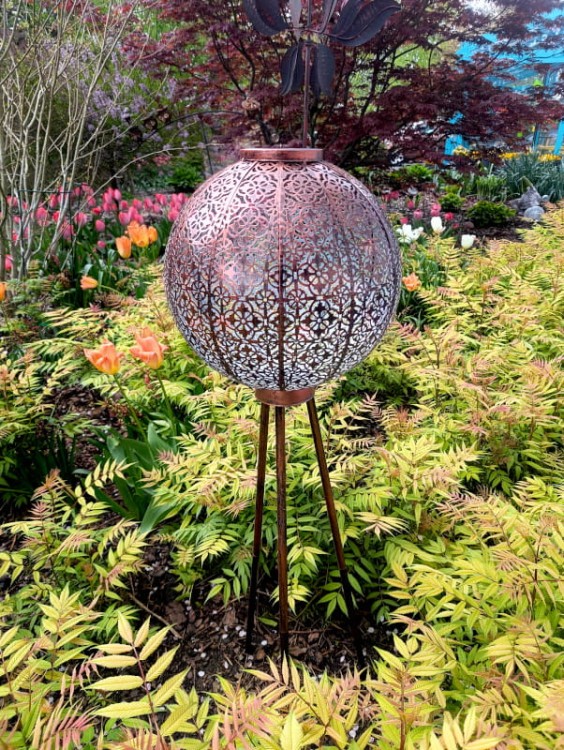 Ażurowy Lampion Solarny na Trójnogu