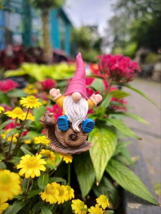 Skrzat na Piku - Ozdoba Doniczkowa - Skrzat na Ślimaku