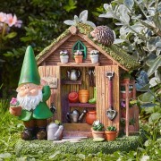 domek narzędziowy - dekoracja ogrodowa - figurka ogrodowa Skrzat z domkiem narzędziowym