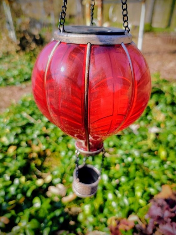 Balon Solarny czerwony - dekoracja ogrodowa