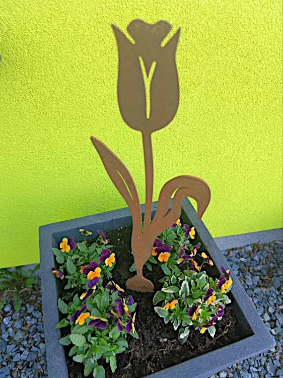 Ozdoba ogrodowa metalowy tulipan z cebulką