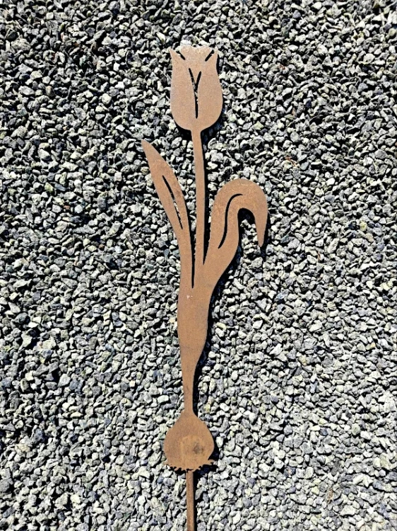 Tulipan ozdoba z metalu